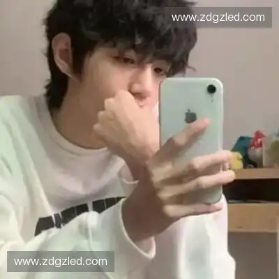 钱奔洋